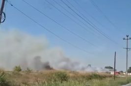 VIDEO Ponovo gorela divlja deponija u Futogu: Dim i nesnosan smrad širio se celim naseljem
