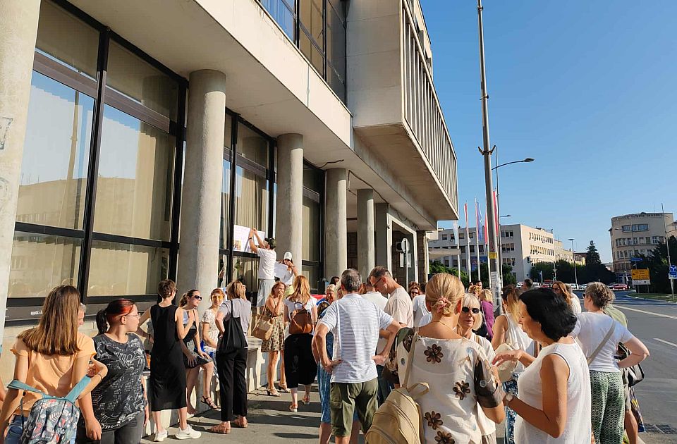 FOTO: Skup podrške učiteljici OŠ 