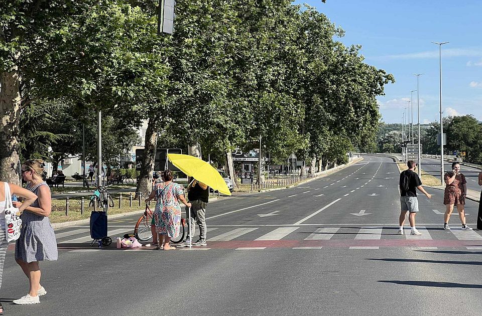 VIDEO: Studenti blokirali raskrsnicu kod NIS-a
