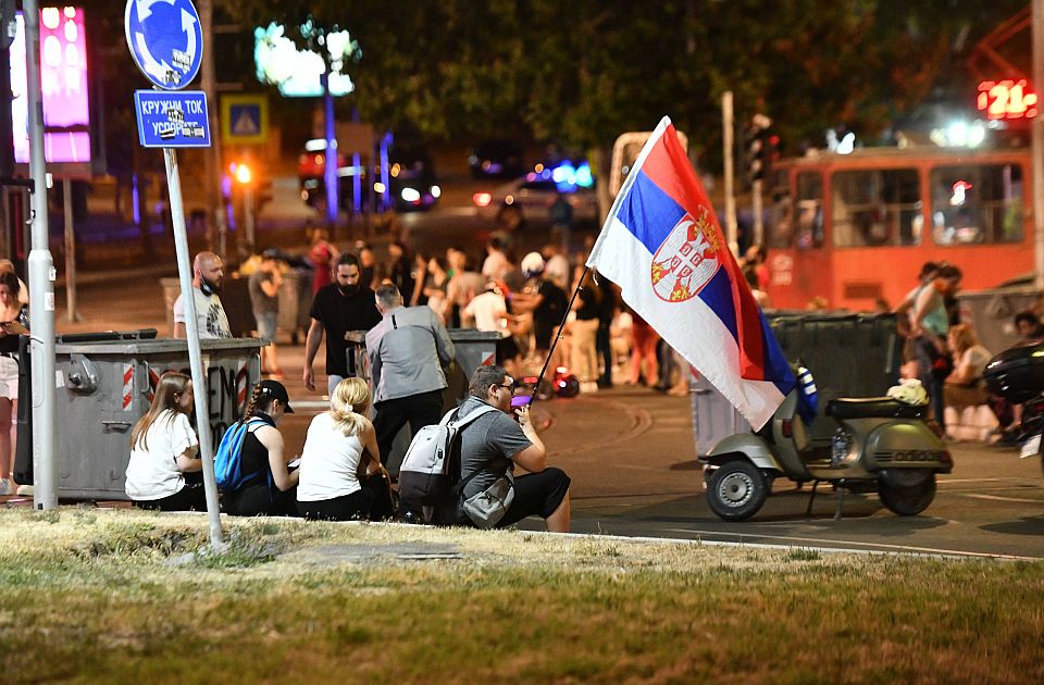 MUP: Policija u Beogradu profesionalno uklonila blokade, privedeno više osoba MUP: Policija u Beogradu profesionalno uklonila blokade, privedeno više osoba