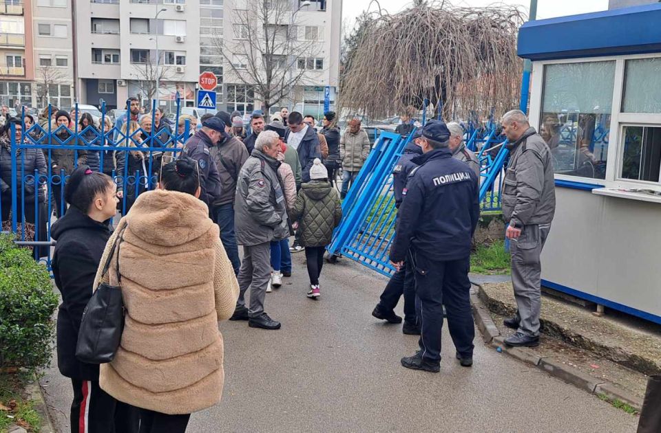 VIDEO: Završen protest ispred Centra za socijalni rad u Novom Sadu, novi u ponedeljak ispred Suda