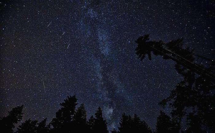 Večeras spektakularna meteorska kiša