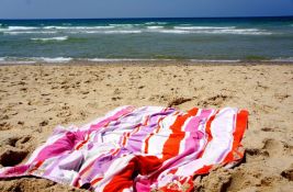 Ženu usmrtio buldožer dok se sunčala na plaži u Italiji 
