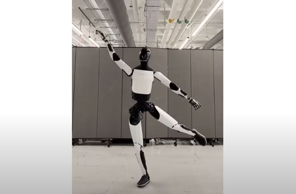 VIDEO: Humanoidni robot Optimus ima nove veštine: Baca smeće, usisava, pleše... VIDEO: Humanoidni robot Optimus ima nove veštine: Baca smeće, usisava, pleše...