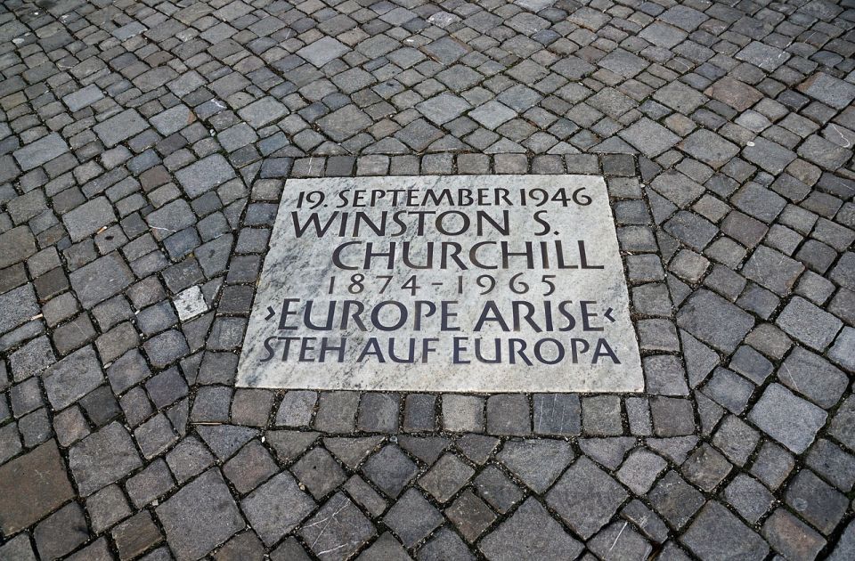 Na današnji dan: Zarobljen Čerčil, umro patrijarh Pavle, Kolumbo napravio prvu belešku o duvanu