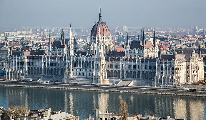 Mađarska Ustavom želi da "zacementira" rod svojih građana