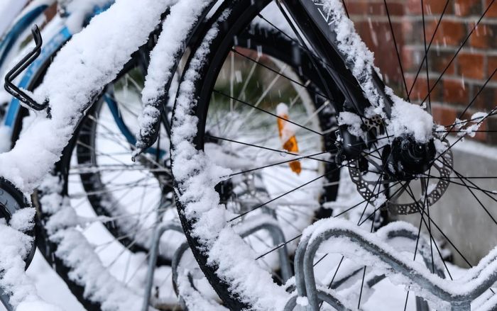 FOTO: Učenici u Finskoj do škole idu biciklima na temperaturi od minus 17