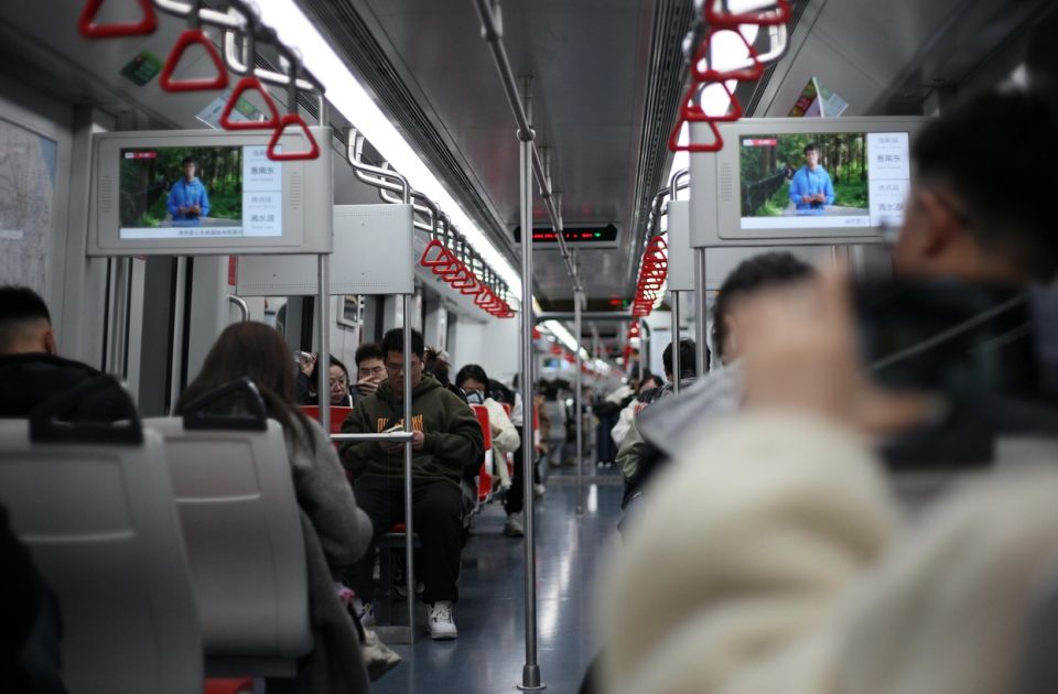 FOTO: U kineskom metrou testirani humanoidni roboti, robotski psi i dronovi