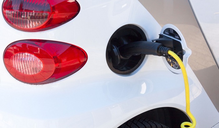 Električni automobili u Velikoj Britaniji dobijaju zelene tablice