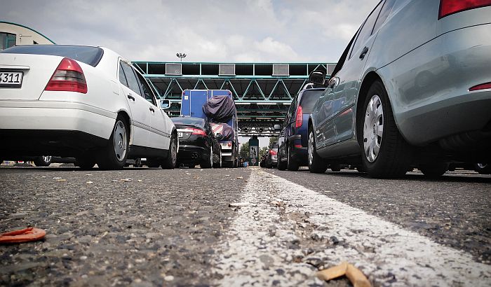 BiH: Zatraženo uvođenje obaveznog PCR testa za Srbiju, Hrvatsku i Crnu Goru