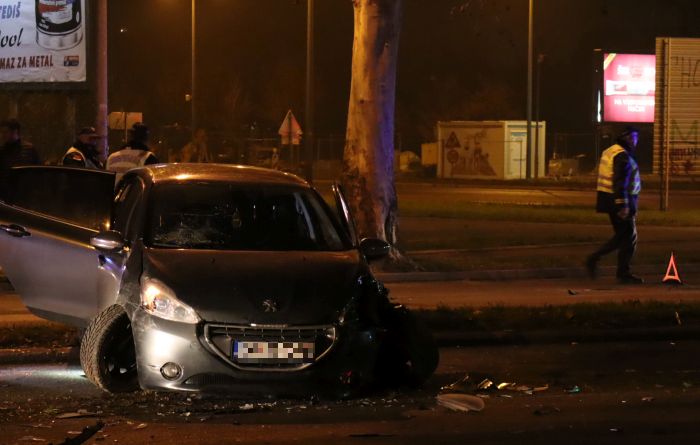 FOTO: Mladić povređen u sudaru dva vozila na Futoškom putu