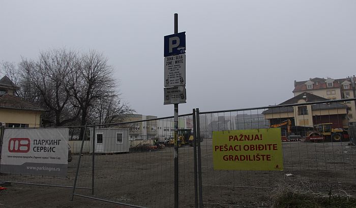 FOTO: Počelo uređenje parkinga u Radničkoj
