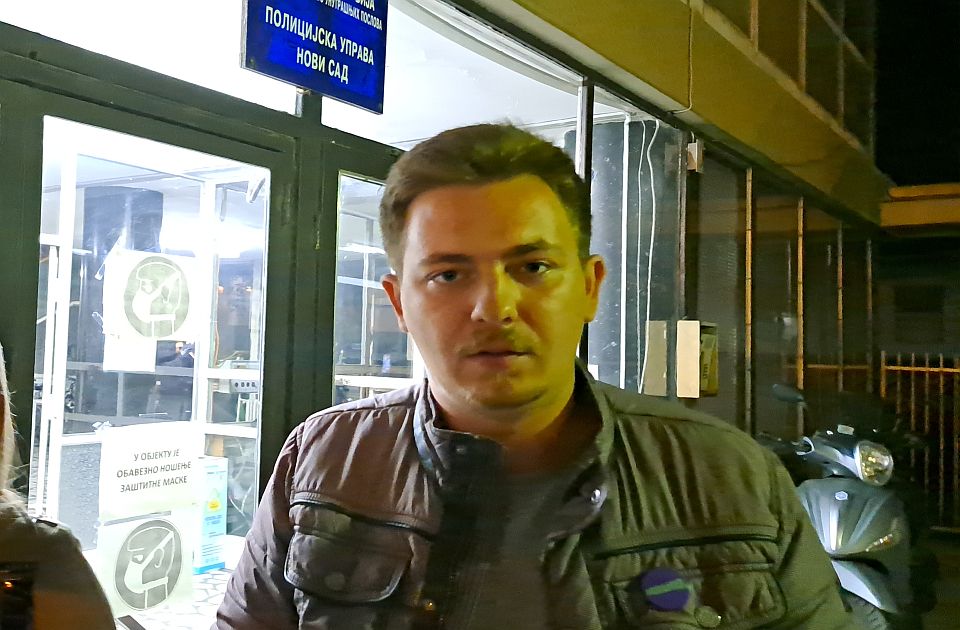 VIDEO: Interventna bez obrazloženja privela sekretara "Zajedno" u Novom Sadu