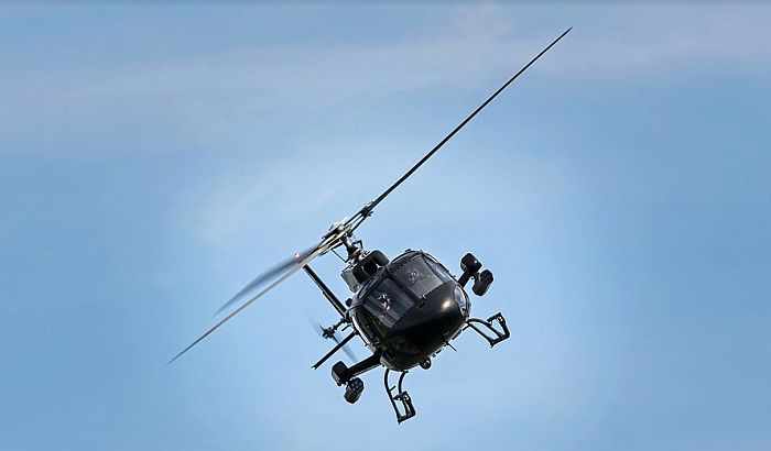 Civilni helikopter prinudno sleteo kod Jakova, nema povređenih