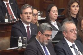 Ministar Selaković u Skupštini Srbije o lisicama poslanice Jerinić: 