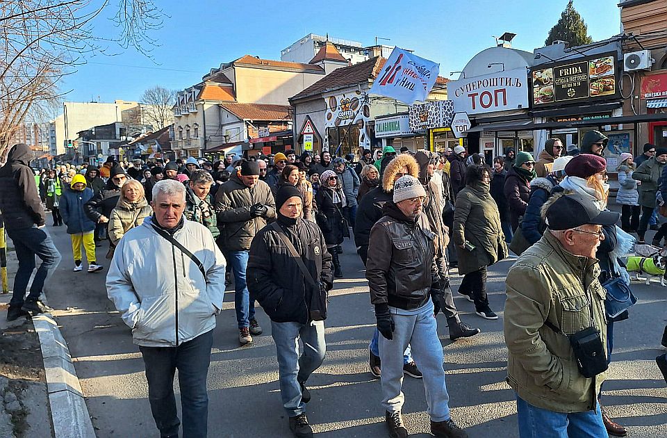 Protest u Nišu u znak podrške profesorki Jeleni Kleut