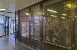 FOTO: Pothodnik u centru Novog Sada čuva stare mape koje niko ne primećuje - o čemu se radi?