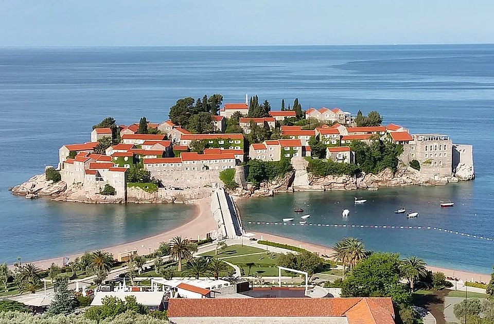 Ponovo se može na Sveti Stefan, ali se plaća ulaznica