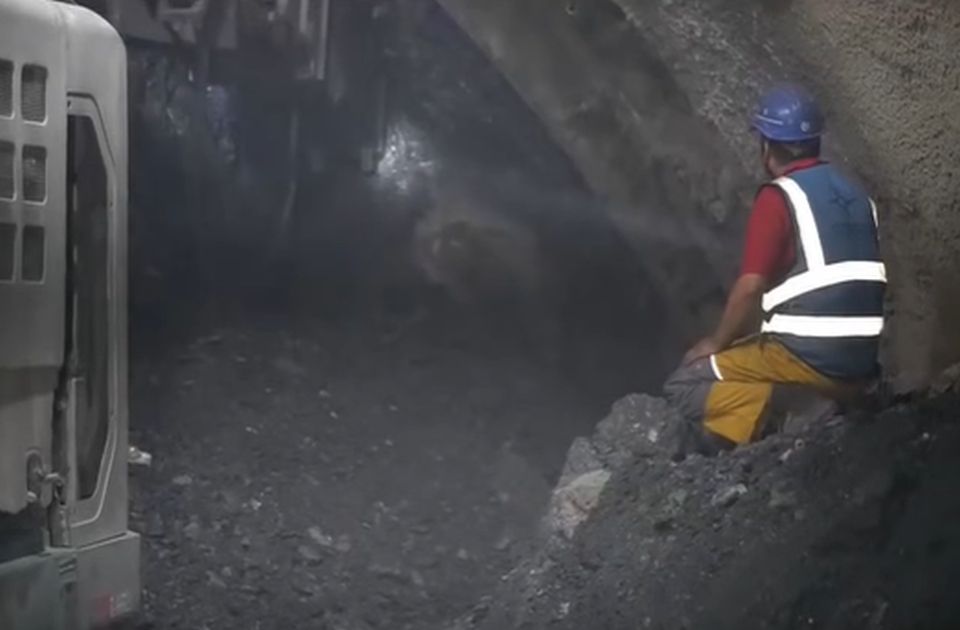 VIDEO Probijena desna tunelska cev tunela 