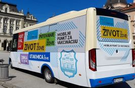 FOTO: Vakcinalni autobus danas na Trgu slobode 