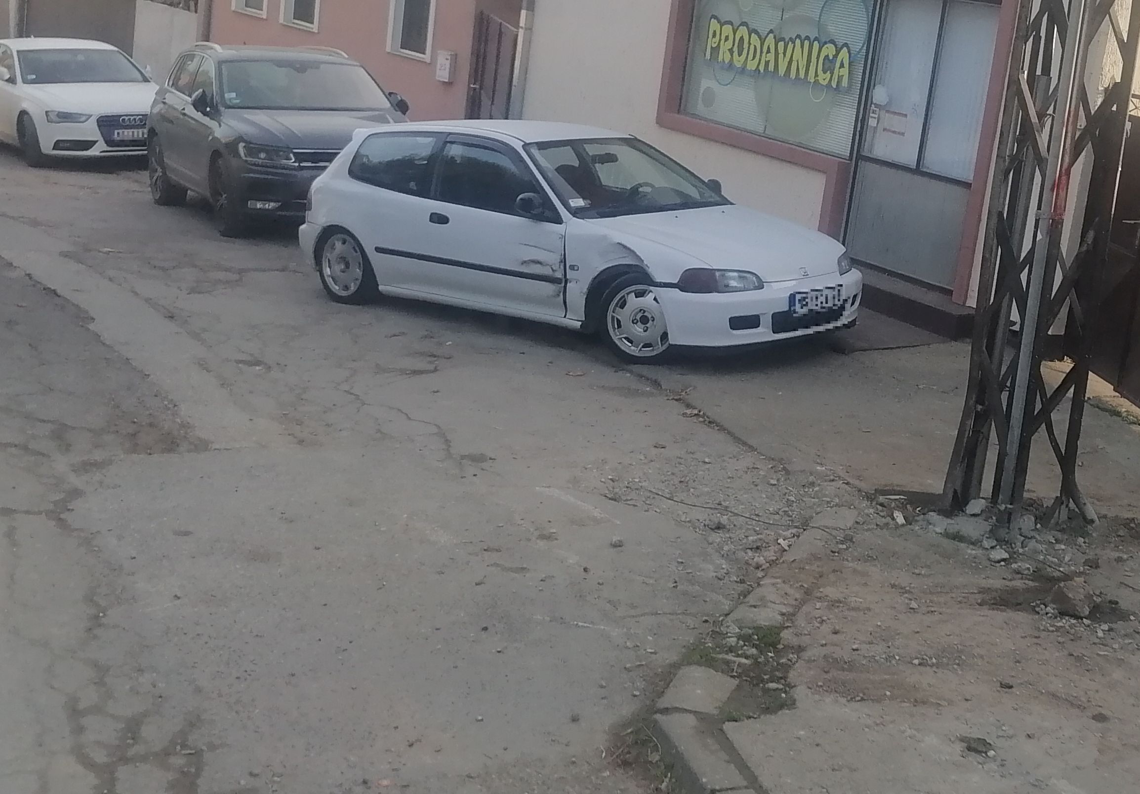 FOTO Građanin tvrdi: Predsednik opštine Sremski Karlovci mi udario automobil, pa "odšetao"