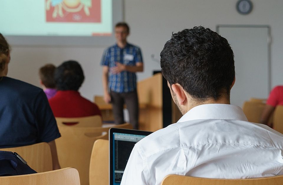 Panel diskusija "Student pita" sutra u Omladinskom digitalnom centru