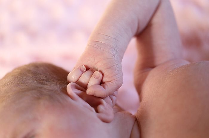 VIDEO: Divna reakcija bebe koja prvi put čuje glas svoje mame