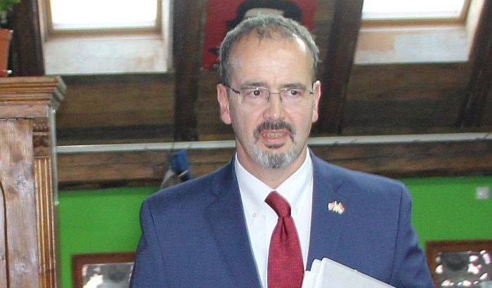 Godfri: Srpska vlada mora da donese mnogo teških političkih odluka