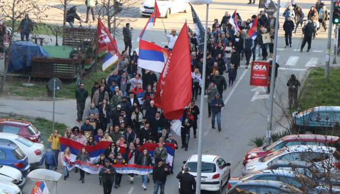 Ekstremni desničari organizovali "Krsni hod" u Novom Sadu, "auto-litijama" došli u grad