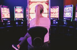 Zakon zabranjuje, praksa dozvoljava: Maloletnici i dalje kockaju