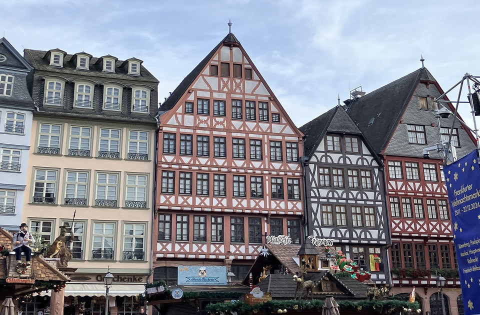 Uhapšeno pet muškaraca u Donjoj Bavarskoj zbog sumnje da su planirali napad na božićnu pijacu