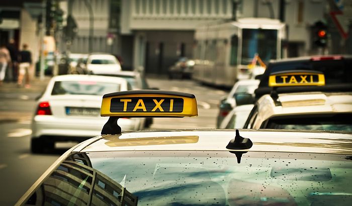 Novosti: Svi taksisti će uz podršku države za tri godine moći da imaju novo vozilo