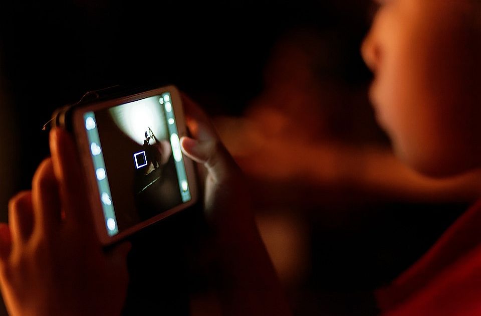  Dve maloletnice u Skoplju ispitane u policiji zbog vršnjačkog nasilja, roditeljima krivična prijava