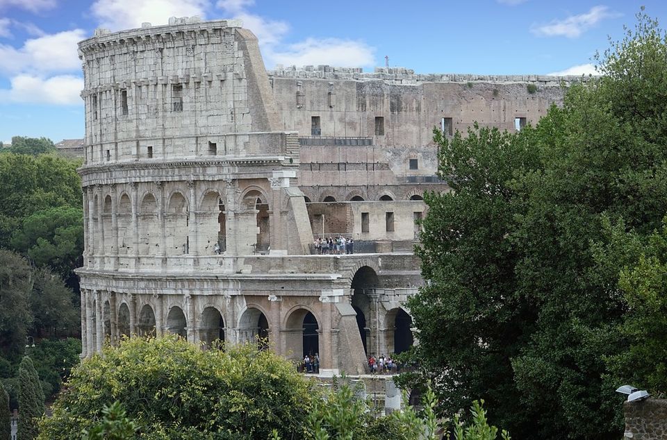 VIDEO: Još dva nova slučaja vandalizma u Koloseumu - grebanje cigli i urezivanje inicijala