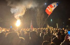 UŽIVO Veliki protest u Novom Sadu: Demonstranti ispred Filozofskog, upaljene baklje