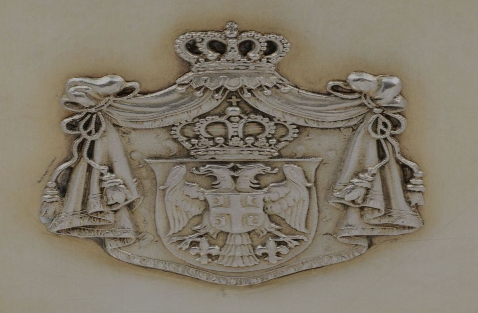 FOTO: Ministarstvo kupilo svećnjak iz dinastije Obrenović: Evo na šta je potrošeno 28.000 evra FOTO: Ministarstvo kupilo svećnjak iz dinastije Obrenović: Evo na šta je potrošeno 28.000 evra