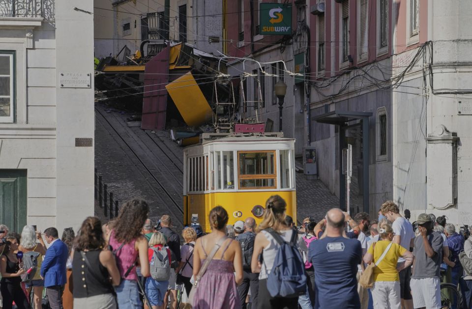 Najmanje osam stranaca poginulo u nesreći u Lisabonu Najmanje osam stranaca poginulo u nesreći u Lisabonu