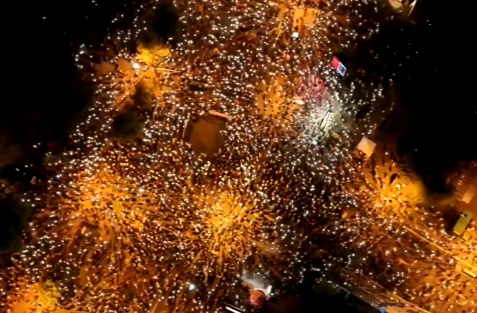 VIDEO: Pogledajte snimak protesta u Novom Sadu iz vazduha VIDEO: Pogledajte snimak protesta u Novom Sadu iz vazduha