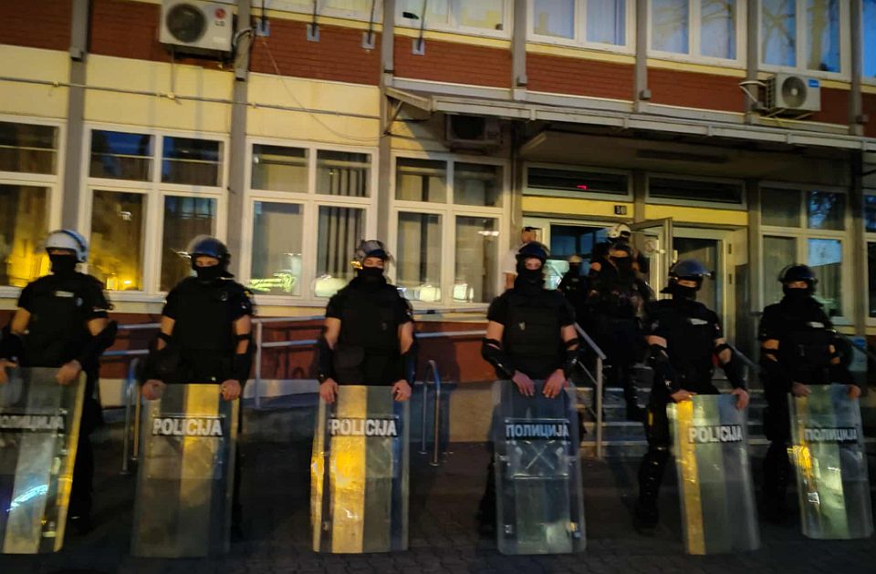 MUP minut nakon završetka govora u Novom Sadu: Planiraju napad na policiju MUP minut nakon završetka govora u Novom Sadu: Planiraju napad na policiju