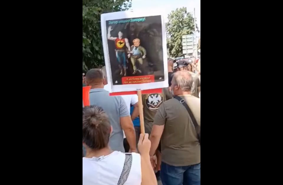 VIDEO: Potegao nož na građane okupljene na skupu podrške poljoprivredniku iz Ašanje VIDEO: Potegao nož na građane okupljene na skupu podrške poljoprivredniku iz Ašanje