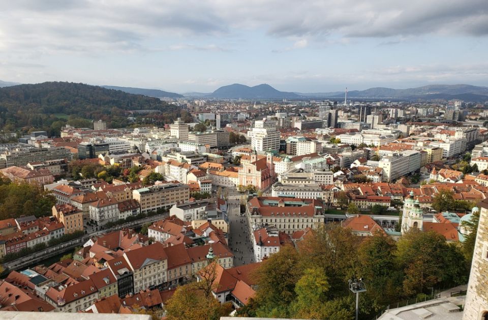 Osnovac u Sloveniji u školu doneo pištolj, slučajno upucao drugog učenika