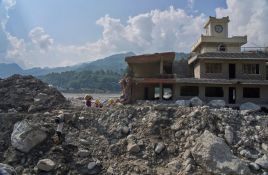 Nepal obustavio potragu za hiljadama žrtava poplava