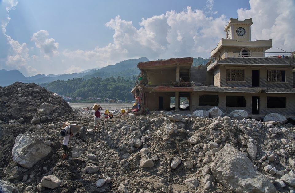 Nepal obustavio potragu za hiljadama žrtava poplava