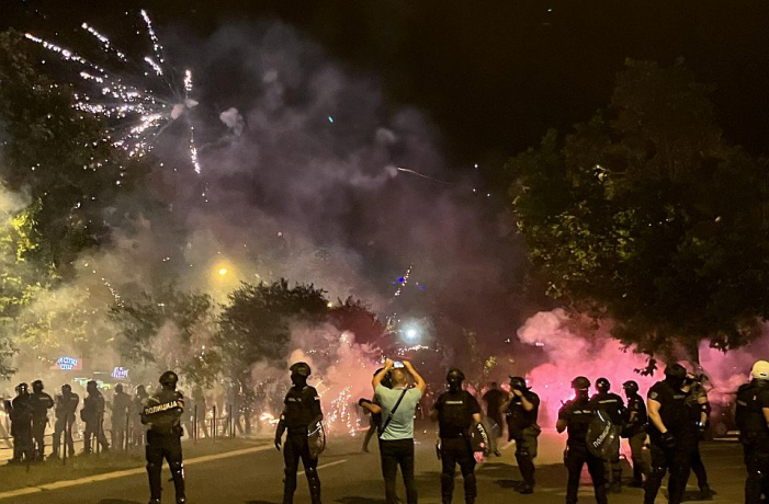 FOTO, VIDEO: Kako je izgledao prošlogodišnji sukob kod prostorija SNS-a