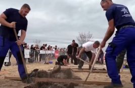 VIDEO: U Mađarskoj ponovo održano takmičenje u kopanju grobova