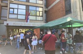 FOTO: Studenti i dalje ispred Filozofskog, došli i poljoprivrednici, situacija mirna