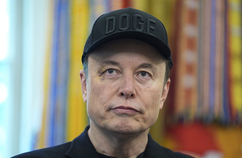 Ilon Mask tužio Apple i OpenAI: "Štete industriji veštačke inteligencije" Ilon Mask tužio Apple i OpenAI: "Štete industriji veštačke inteligencije"