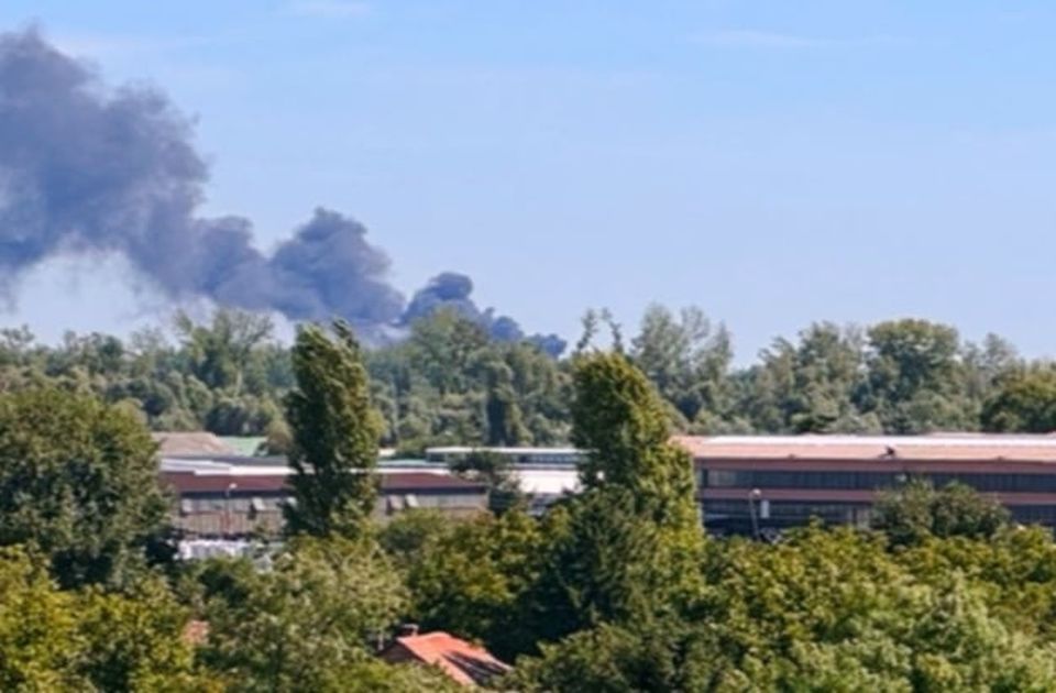 VIDEO: Veliki požar na industrijskom objektu između Kaća i Budisave