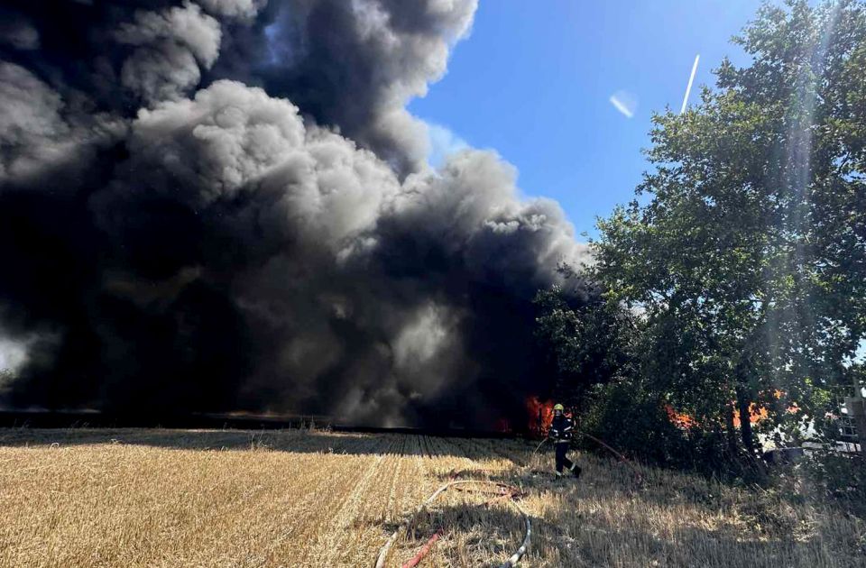 FOTO: Lokalizovan požar između Kaća i Budisave, nije bilo povređenih