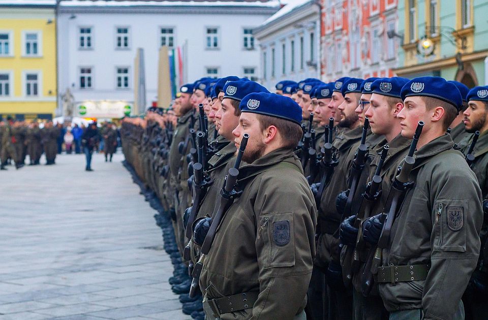 Austrija produžava vojni rok